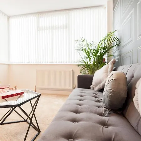 Pass The Keys Stylish 2 Bedroom House In Leeds