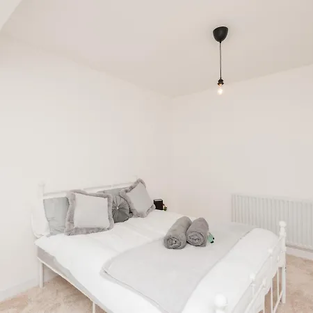Holiday home Pass The Keys Stylish 2 Bedroom House In Leeds *