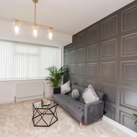 Pass The Keys Stylish 2 Bedroom House In Leeds *