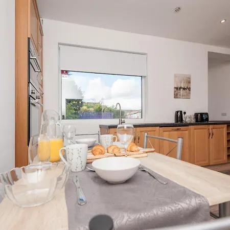 Pass The Keys Stylish 2 Bedroom House In Leeds Holiday home Leeds (West Yorkshire)