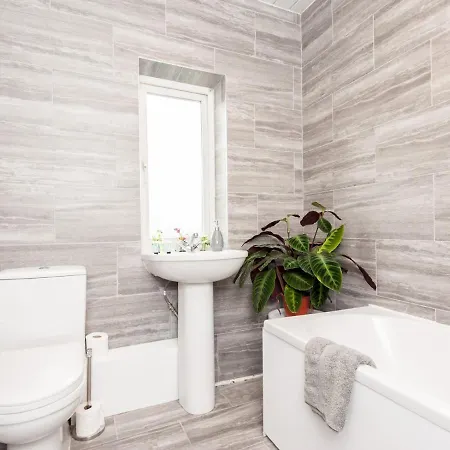 Pass The Keys Stylish 2 Bedroom House In Leeds